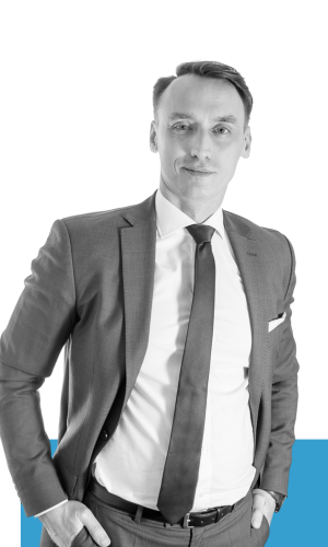 KAROL SZYKOWNY, CFA  Dyrektor w Navigator Capital Group